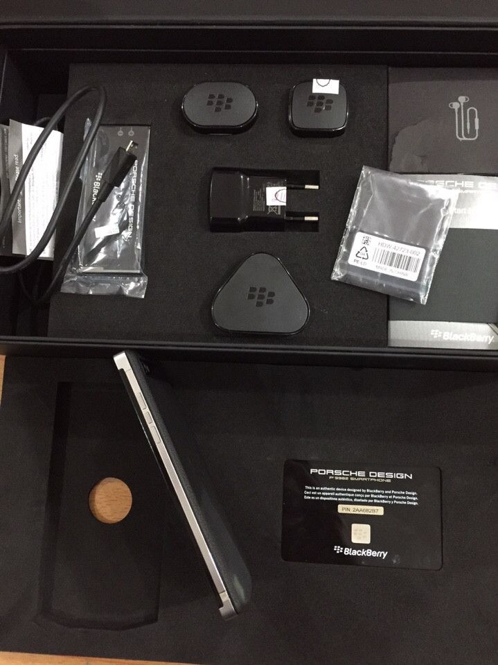 BlackBerry P'9982  Porsche Design - 1