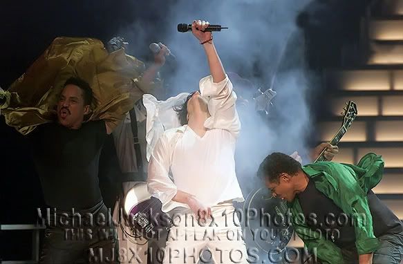 michaeljacksonphotos30thanniversryconcertse0310_6c.jpg