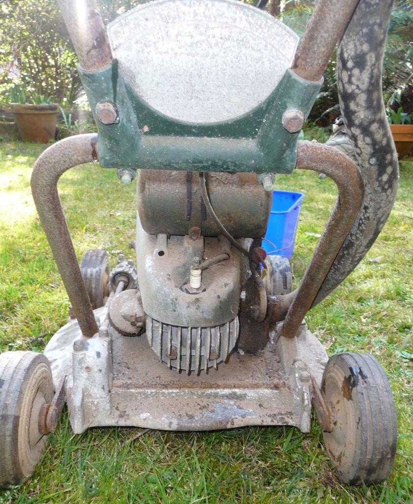 [Linked Image from i1222.photobucket.com]