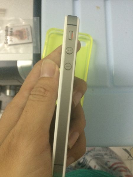 Bán Iphone 4S IOS6 và IP4 màu trắng full box pk zin teo máy